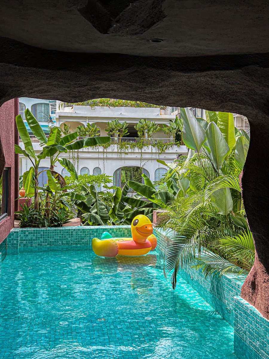 kingofortc's tweet image. Chasing sunsets in Santorini—white-washed villages, blue domes, and a sky painted in apricot u0026 lavender. Every moment feels like a postcard come alive  #SantoriniMagic #Wanderlust