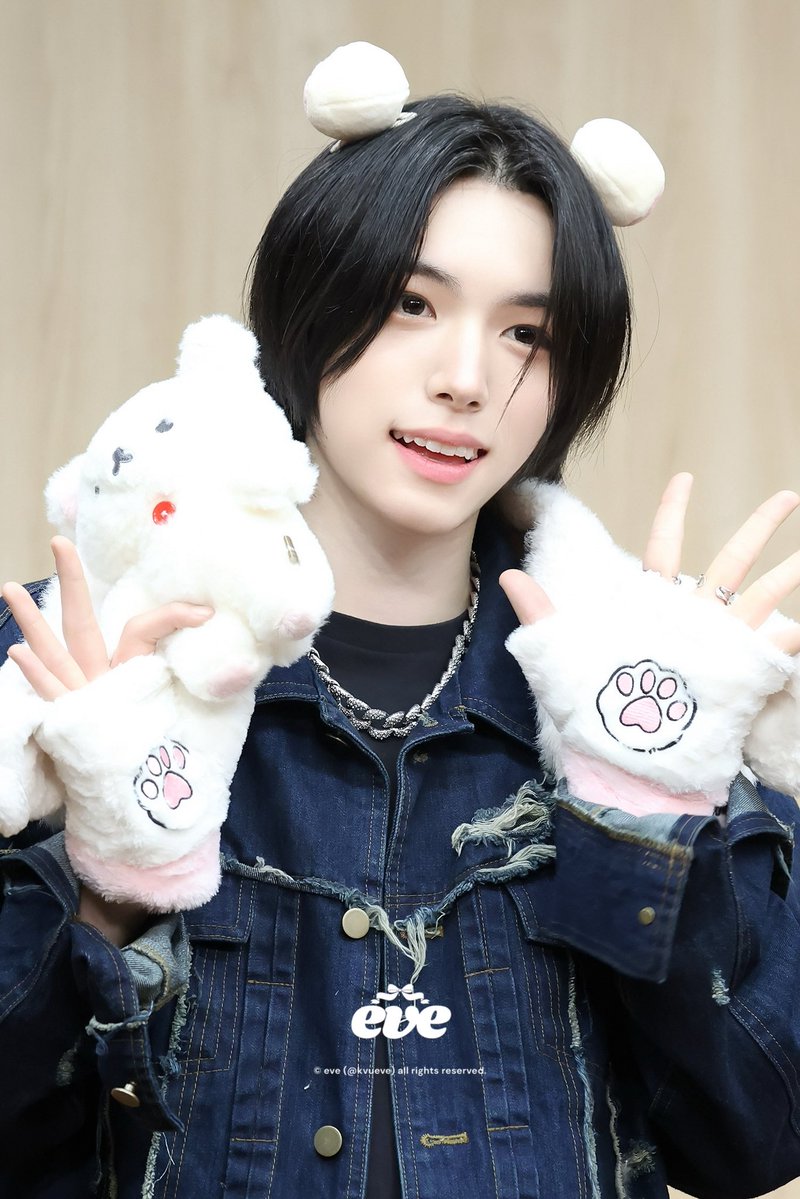 eve˖⋆ tweet media