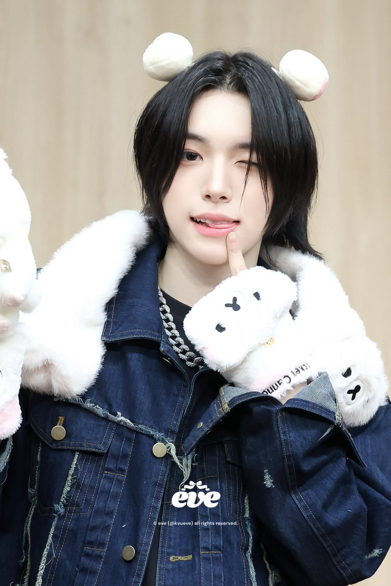 eve˖⋆ tweet media