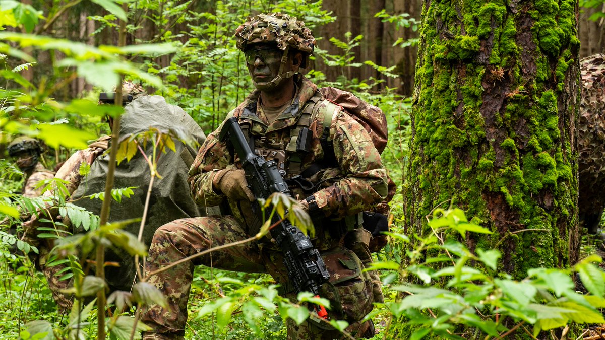 jmscaronte's tweet image. Soldados del regimiento Italiano "Folgore" entrenando asaltos.
#Italia