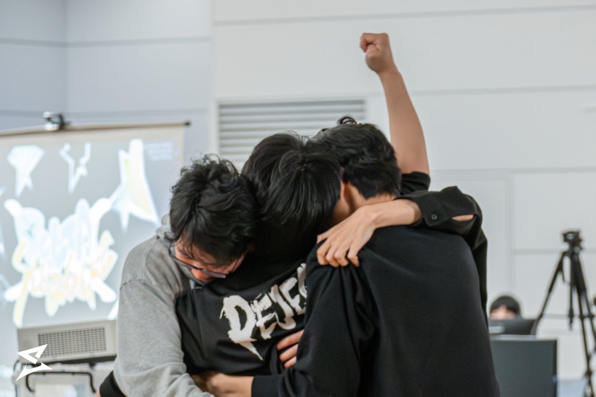 fuku_mkw's tweet photo. Shuton vs あcola
#デルブゲキ https://t.co/q3pjx29SWl