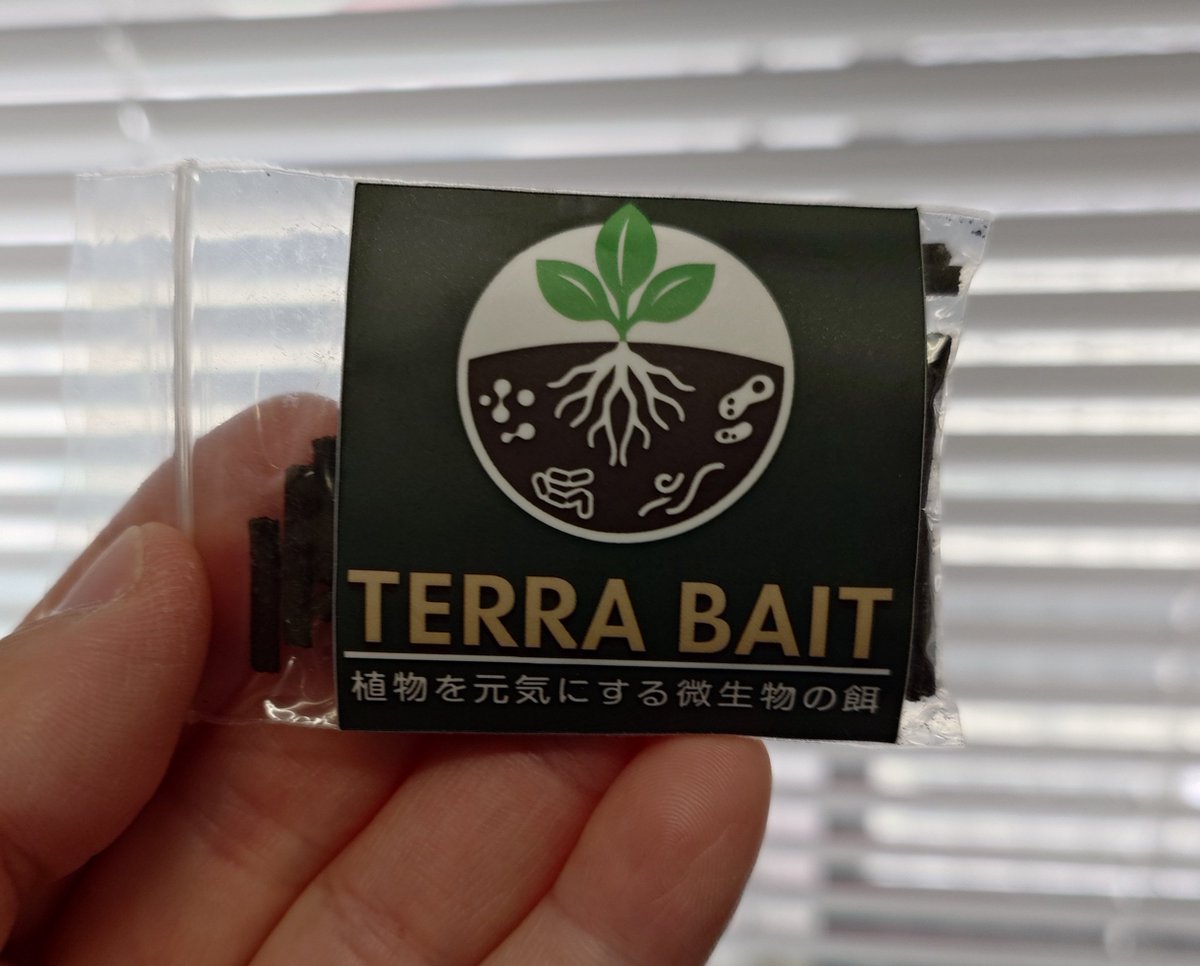 アース tweet media