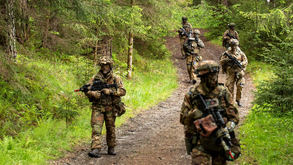 jmscaronte's tweet image. Soldados del regimiento Italiano "Folgore" entrenando asaltos.
#Italia