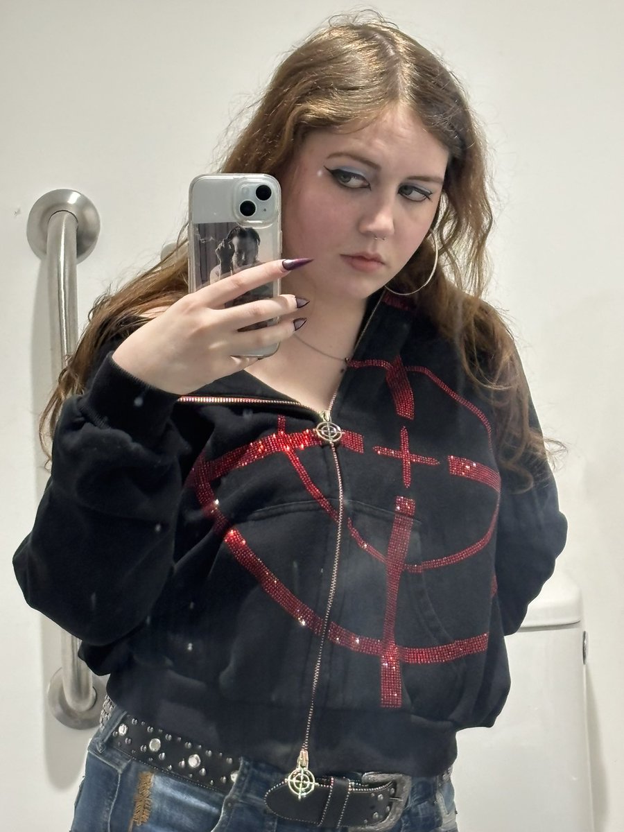 orla 🕷 tweet media