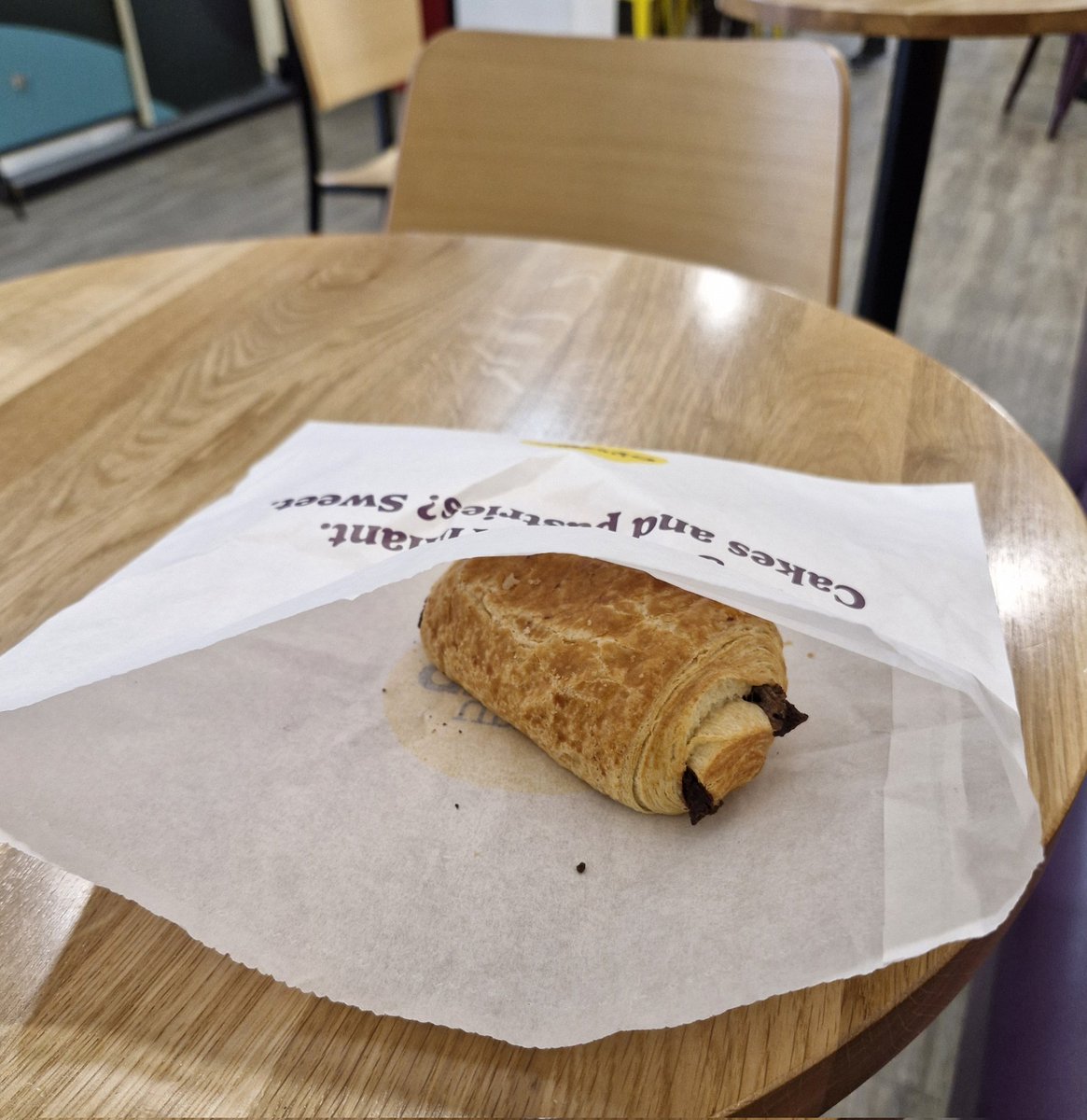 BBouncygg's tweet photo. Anyone else love siting and people watching? #timetochill #peoplewatching #dayoffwork #happytuesdayeveryone https://t.co/fyaqsCqESA