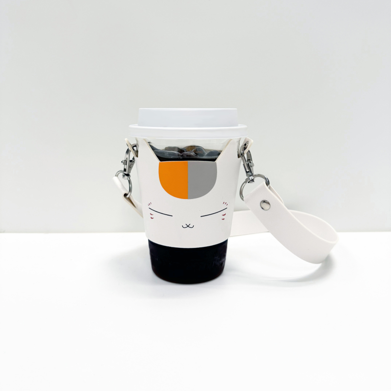 🍀公式オンラインストア告知🍀
テイクアウトドリンクを持ち運べる🥤ニャンコ先生フェイスデザインの便利なドリンクホルダーが予約販売開始🐱✨
ぜひチェックしてくださいね❣
→natsume-animestore.jp/?utm_source=tw…
#夏目友人帳