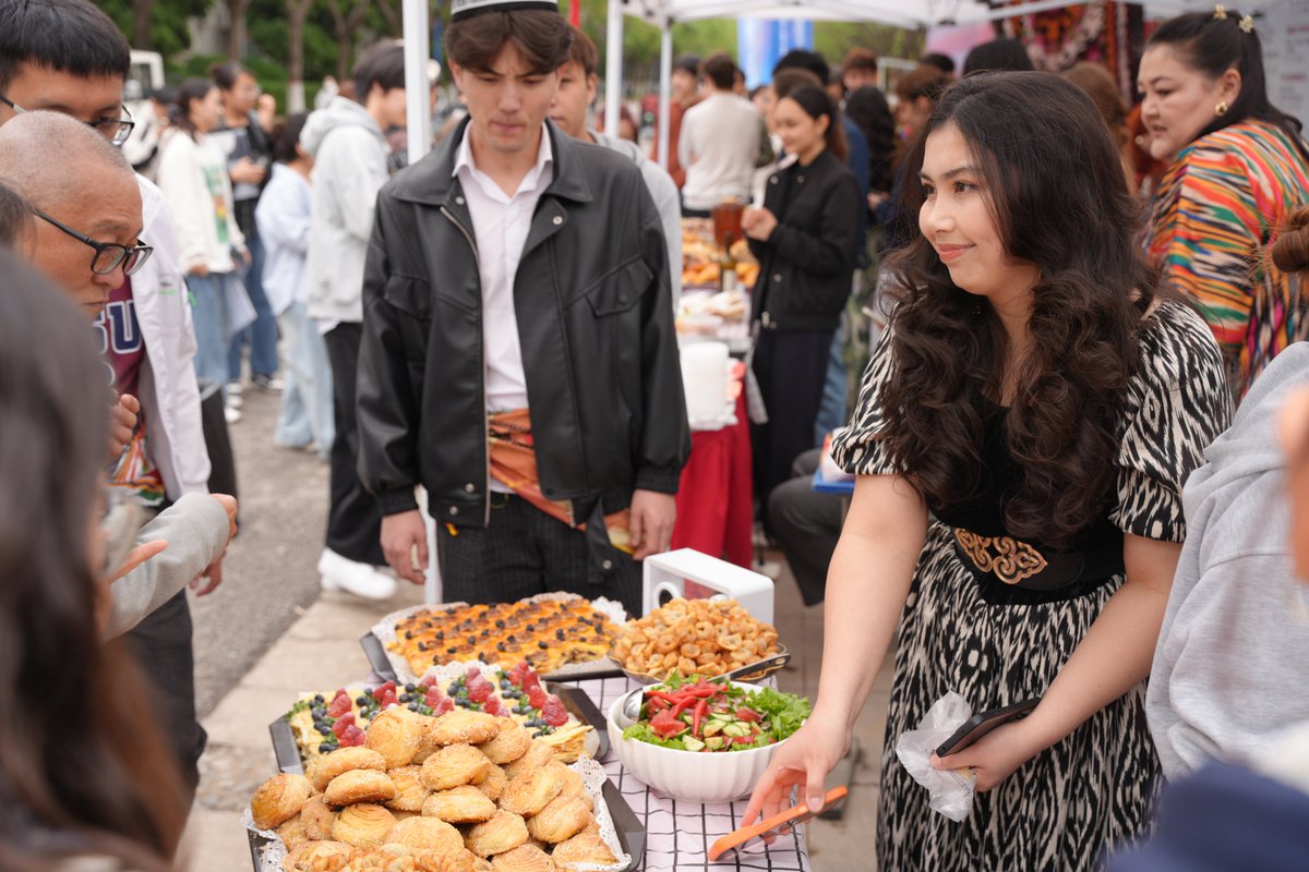 XISUofChina's tweet image. Xi'an International Studies University hosted the 2026 International Chinese Language Day &amp;amp; Youth Exchange Event!
Young people gathered for cultural shows, food festivals, academic sharing and Chinese experiences!📷 #culture #InternationalChineseLanguageDay #2026CLD