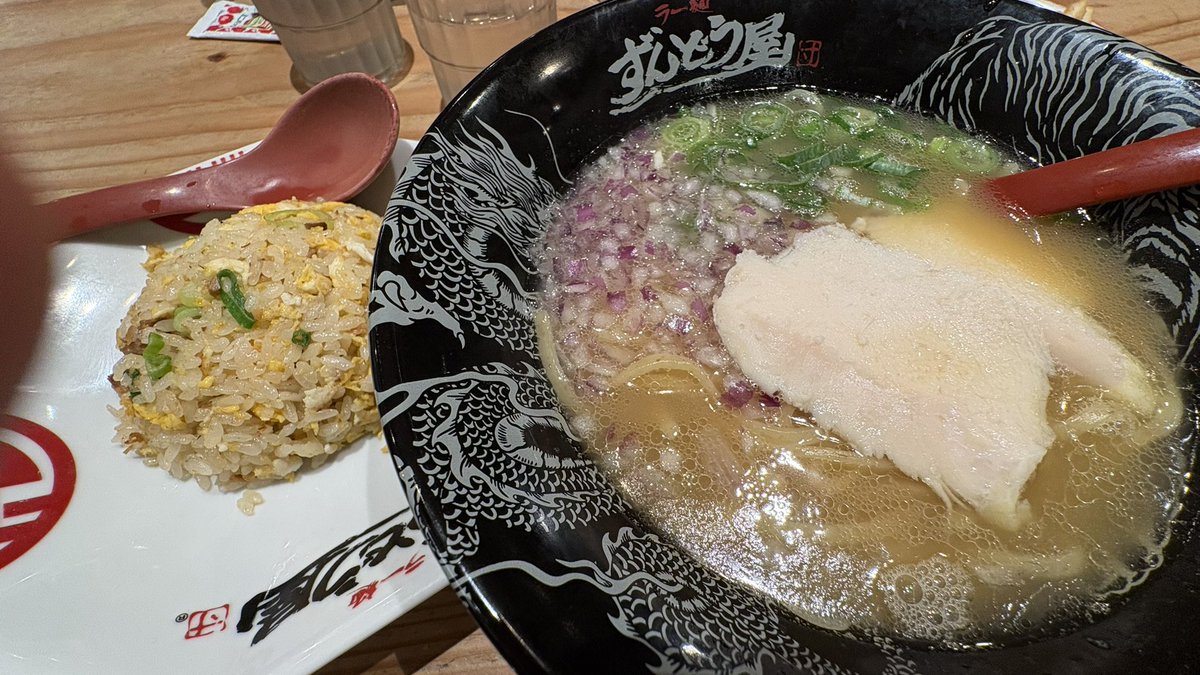 【きっちんLIVE告知】
旬は大事にしていきたい🦍 
そんなゴリラは本日も19時30分からキッチンLIVEを行います☺️
お時間ある方はチャット欄に遊びにきてください✨
※ラーメンは先日の晩御飯で、LIVEとは一切関係ございません🙏

youtube.com/live/e1xESEjrK… <a href="/YouTube/">YouTube</a>より