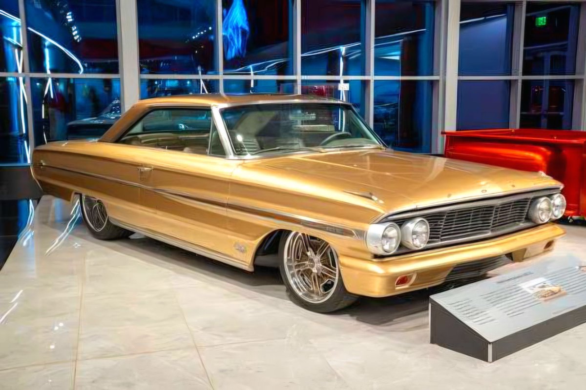 HappyMotorhead's tweet image. Cool or Not? 🔥

1964 Ford Galaxie 500 XL in that killer gold paint with deep-dish chrome wheels... absolute showstopper or too much bling on a classic?

Drop your verdict below! 👇

#1964Galaxie #FordGalaxie #ClassicCar #Lowrider #MuscleCar #CarShow #GoldenGalaxie #VintageFord