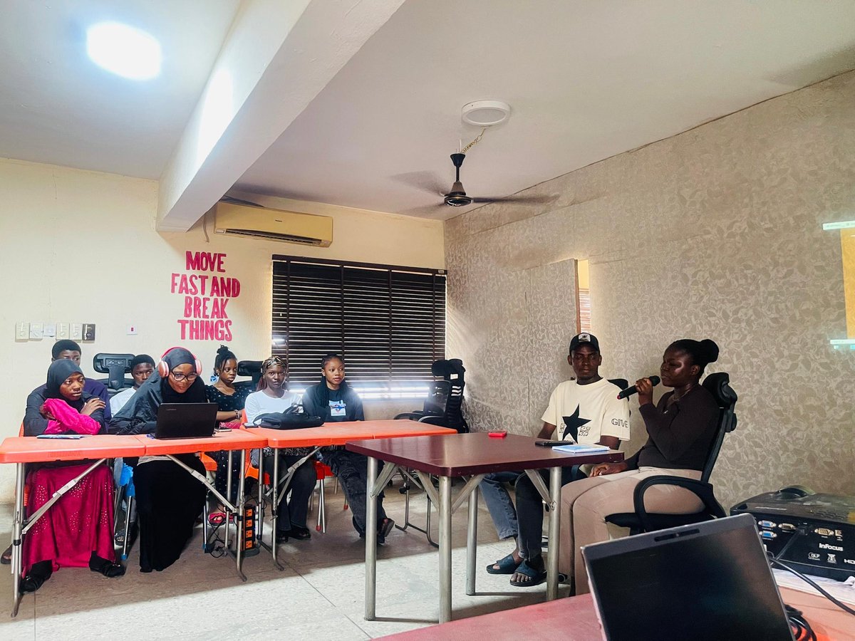 codesquadcomm's tweet photo. From insightful discussions to real connections, it was truly impactful.

Huge shoutout to our speakers and every single attendee, you made it unforgettable 

Here are some highlights from the event 📸

#TechMeetup #TechCommunity #tech https://t.co/SfTVApfFSJ