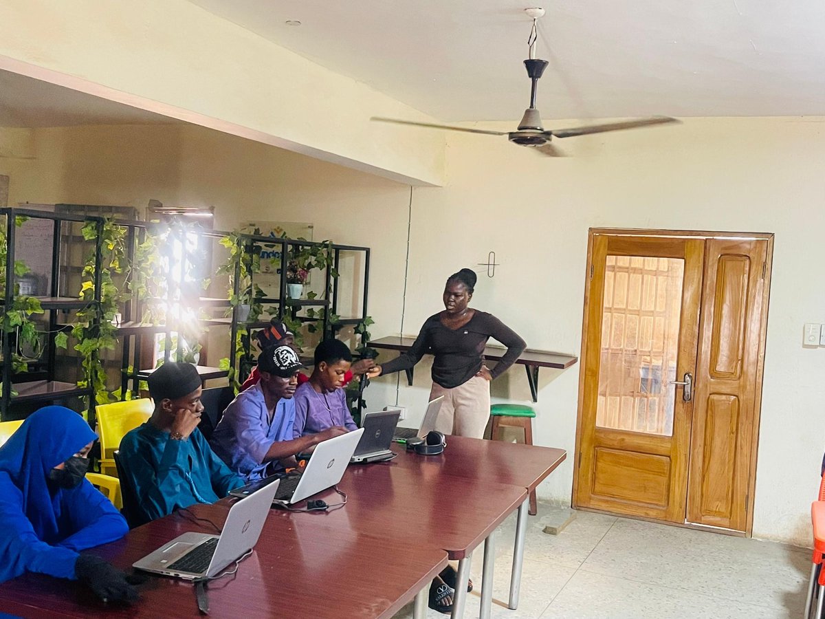 codesquadcomm's tweet photo. From insightful discussions to real connections, it was truly impactful.

Huge shoutout to our speakers and every single attendee, you made it unforgettable 

Here are some highlights from the event 📸

#TechMeetup #TechCommunity #tech https://t.co/SfTVApfFSJ
