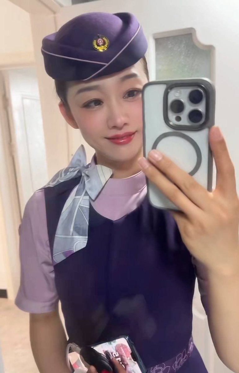 一位高铁小姐姐 tweet media