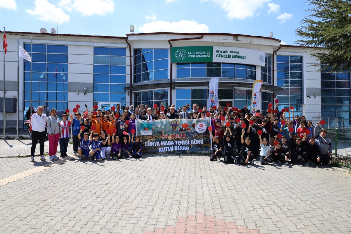 İl Müdürlüğümüz tarafından 23 Nisan Ulusal Egemenlik ve Çocuk Bayramı ile Dünya Masa Tenisi Günü kapsamında “7’den 70’e” katılımla düzenlenen turnuvamız Nevşehir’de devam ediyor.

Vali Yardımcımız Sayın Mücahit Öztürk organizasyonu ziyaret ederek sporcularımıza başarılar diledi.