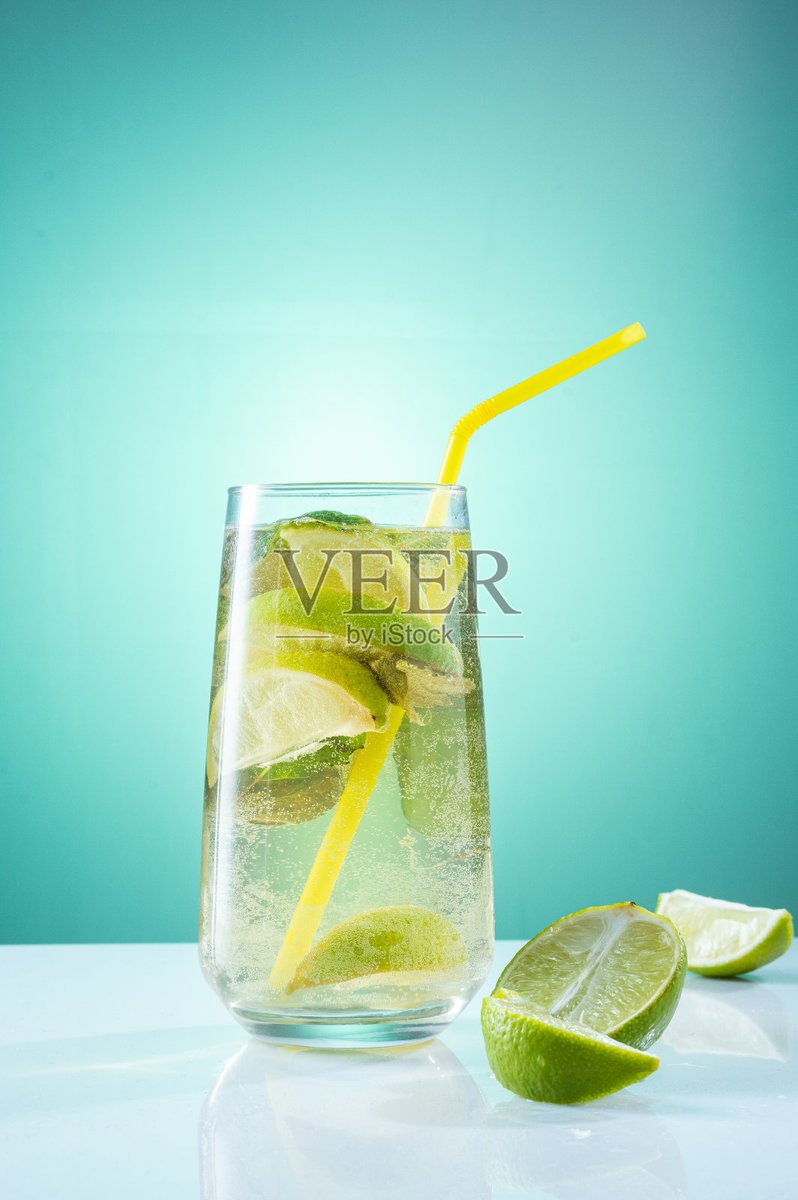 mommatialuv1227's tweet image. Summer Sippin’ Pick!   Blend 1 cup frozen watermelon +  cup coconut water + 1 tsp lime juice. Top with mint—chill, sip, repeat! #RefreshingDrink #EasyRecipe