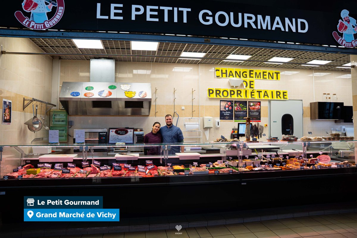 VilleDeVichy's tweet image. [#Commerces] 🤗 𝐃𝐞́𝐜𝐨𝐮𝐯𝐫𝐞𝐳 𝐥𝐞𝐬 𝐞𝐧𝐬𝐞𝐢𝐠𝐧𝐞𝐬 𝐪𝐮𝐢 𝐨𝐧𝐭 𝐨𝐮𝐯𝐞𝐫𝐭 𝐫𝐞́𝐜𝐞𝐦𝐦𝐞𝐧𝐭 𝐚̀ 𝐕𝐢𝐜𝐡𝐲 !
• 𝐋’𝐀𝐮𝐛𝐞𝐫𝐠’𝐢𝐧𝐧  - Restaurant 
• 𝐋𝐞 𝐏𝐞𝐭𝐢𝐭 𝐠𝐨𝐮𝐫𝐦𝐚𝐧𝐝 - Boucherie
• 𝐂𝐡𝐞𝐳 𝐓𝐚𝐭𝐚 - Sandwicherie