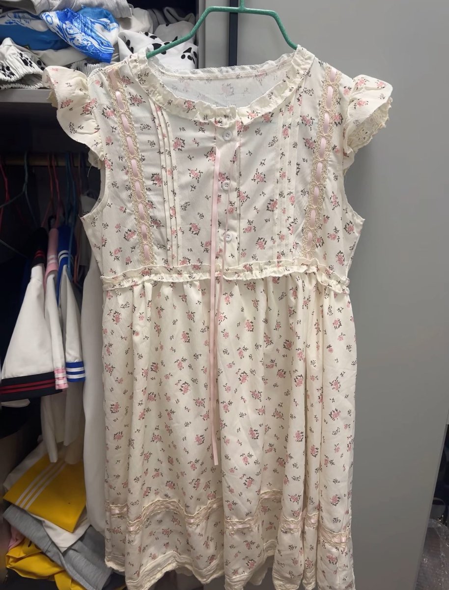 Qiaoqiao7788's tweet image. #ootd  #原味  lo裙八十 #洛丽塔鞋 一套 #带 踏春🌸 穿的 #原味袜子 150