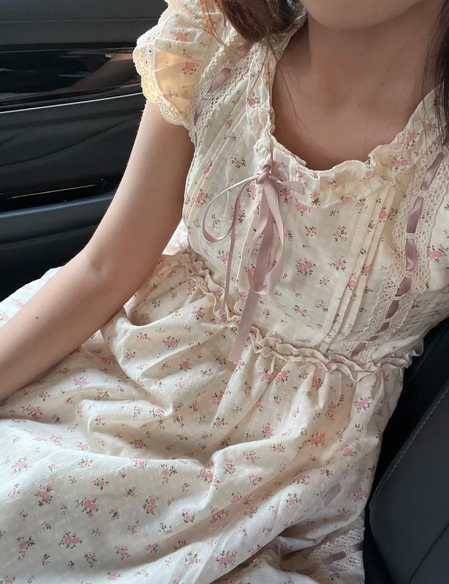 Qiaoqiao7788's tweet image. #ootd  #原味  lo裙八十 #洛丽塔鞋 一套 #带 踏春🌸 穿的 #原味袜子 150