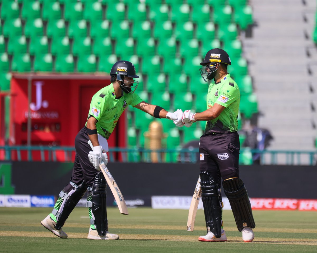 thePSLt20's tweet image. The powerplay legend of Fakhar continues...🔥

#HBLPSL11 | #NewEra | #LQvQG