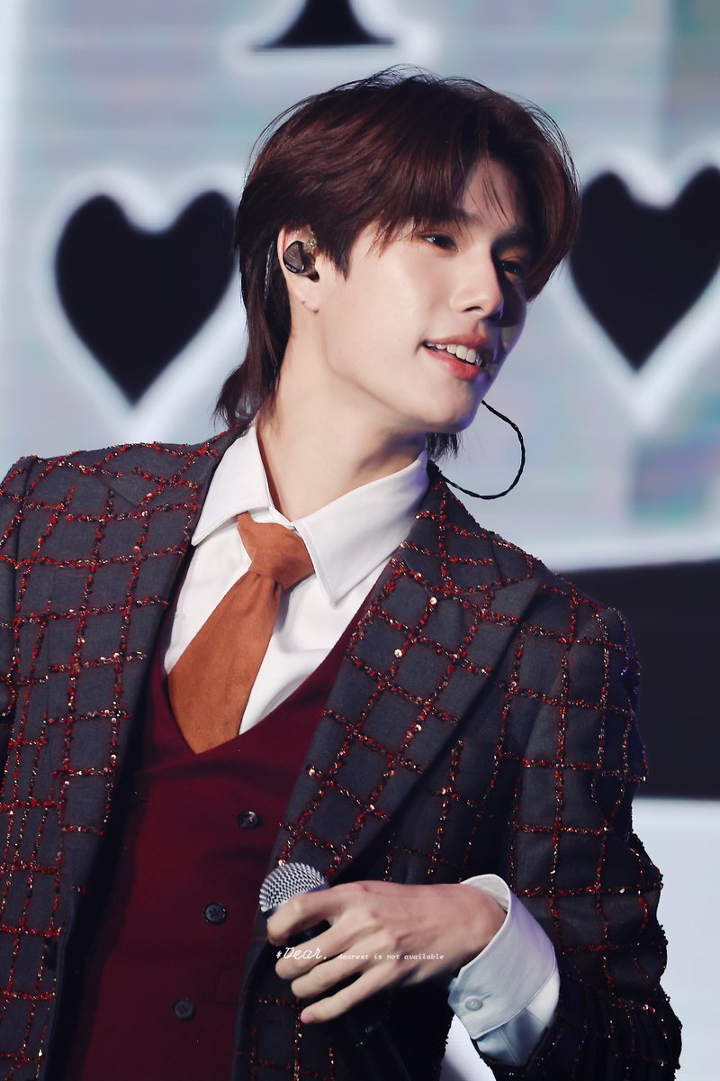 𝑫𝑬𝑨𝑹 tweet media