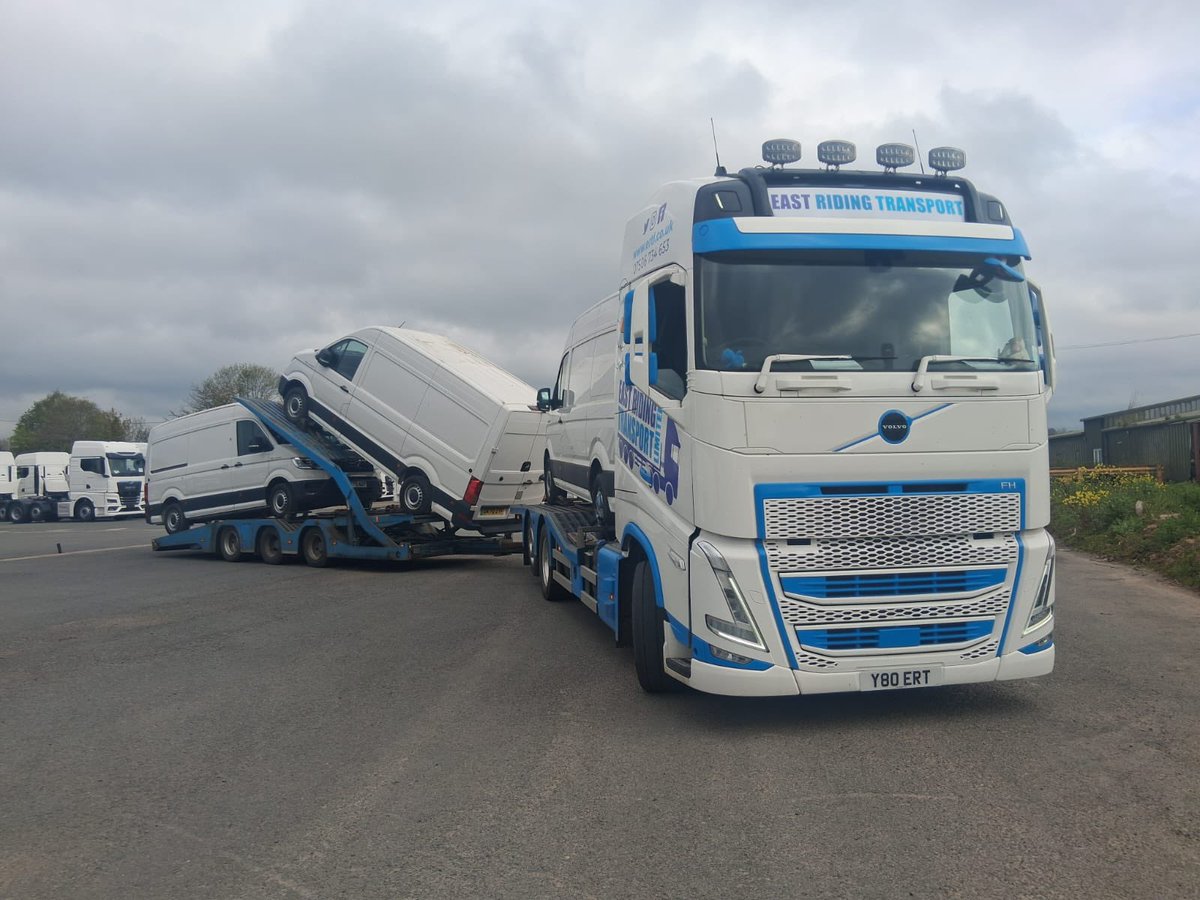 RidingTransport's tweet image. Three vans to deliver this morning on the back out our #Volvo ready to roll. #Haulage #Delivery #UKWide @VolvoTrucks