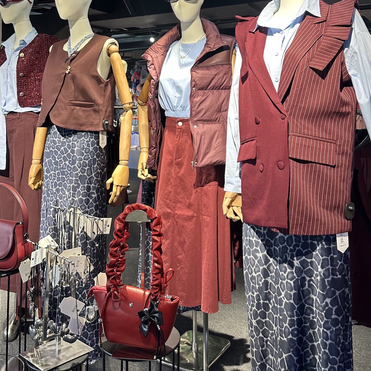 akk lucuuuu bisa jadi inspo outfit fanmeet jnjm…