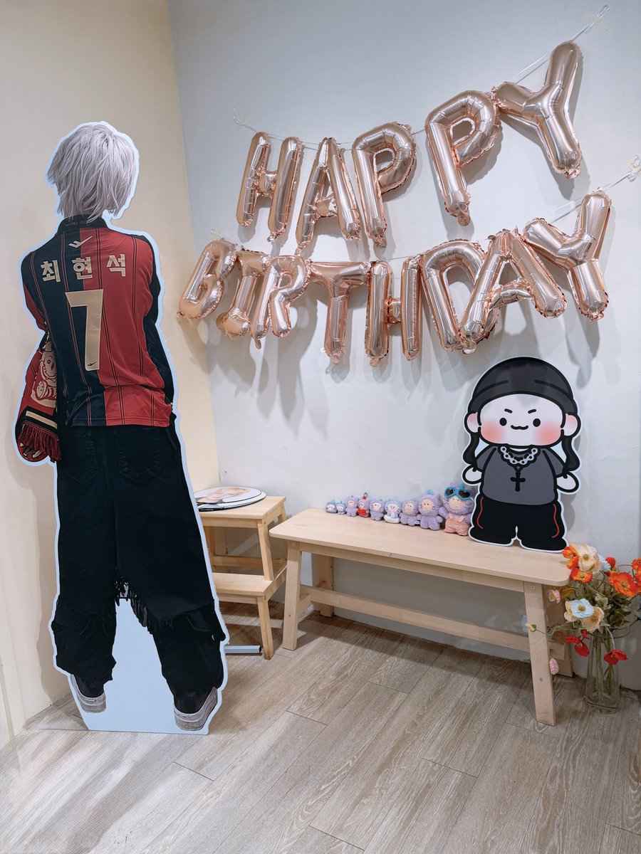 7cheer_'s tweet photo. 在推特也記錄一下
假日去了崔玹碩的生咖💜💜
謝謝超用心的主辦 chshi_316 
跟朋朋們玩得很開心
♡｡ﾟ.(*♡´◡` 人´◡` ♡*)ﾟ♡ °・

ROCKSTAR MADE 7CHILL DAY
#Happy27thCHOIHYUNSUK
#하늘에서_가장_밝은_별_최현석
#紫の空を綴る7CHILLday
#CHOIHYUNSUK #최현석 https://t.co/M0QoQkFtja