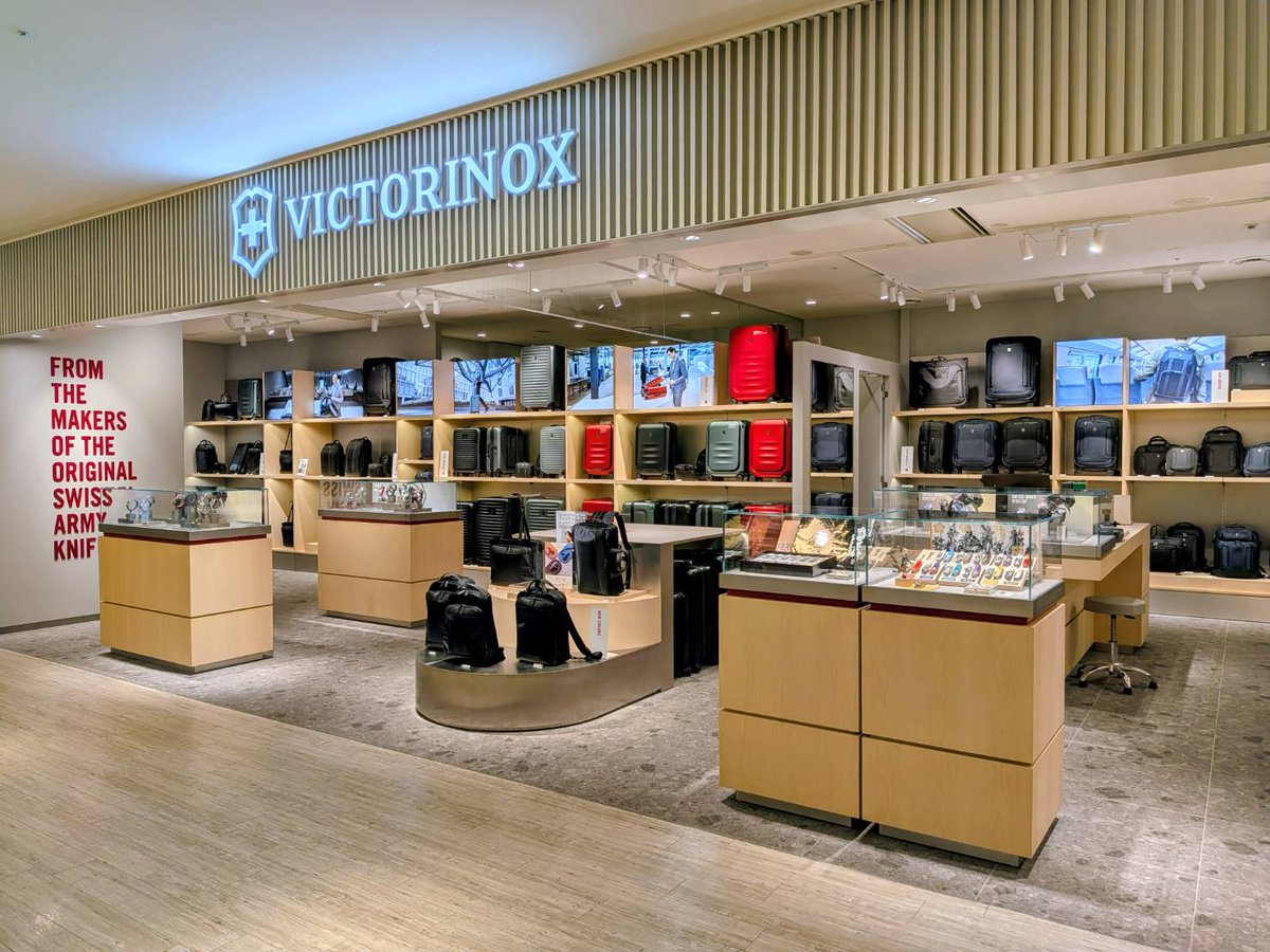VictorinoxJp's tweet photo. #ビクトリノックス #グランフロント大阪店 では、フレッシュスタートキャンペーン開催中!

税込27,500円以上のビジネスバッグまたは���ーツケースをご購入いただいたお客様に、『レザーポーチ付きマルチツール（クラシックSD）』をプレゼント!

GWのご旅行準備は、ビクトリノックスで
#victorinoxstore https://t.co/2Pf0fejxRq