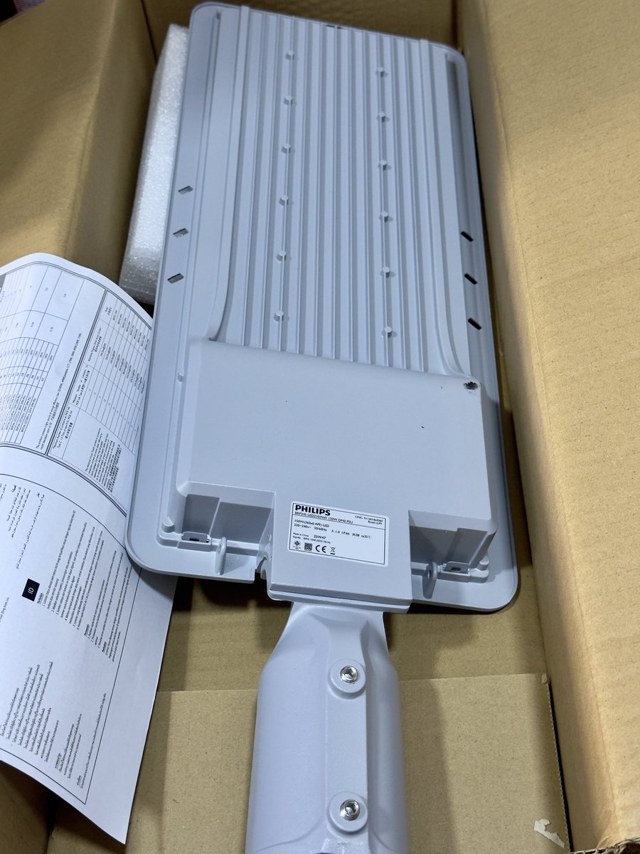 HeightsGhana's tweet image. 150W PHILIPS LED Streetlights are on sale..

High quality, reliable product that would serve you many years without fail.

Call us NOW: 053-271-7780 WhatsApp: 0263-721-936

#PhilipsStreetlight #LED #LightingProject #Ghana