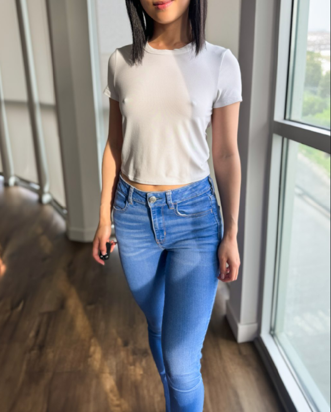 byteofari's tweet photo. 5'1, half Japanese and Chinese, straight A's in all the right subjects 👀 any takers? https://t.co/KS6QHl4L9B