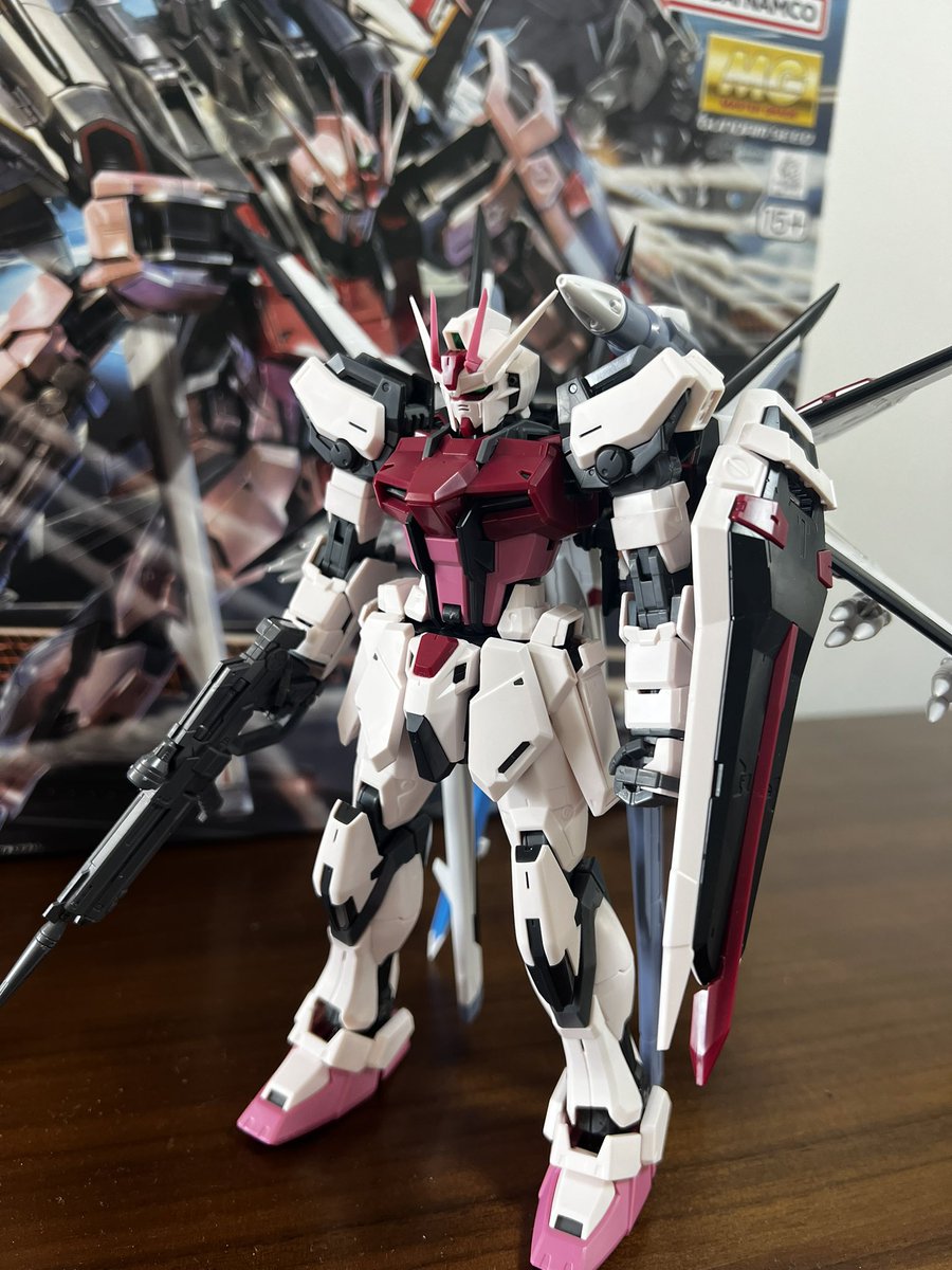 caffebomb's tweet photo. MG ストライクルージュ　オオトリ装備
パチ組み完成🫡
流石のMG😳素立ちだけでカッコ良すぎる✨
#ガンプラ
#ガンプラ好きと繋がりたい
#プラモデルライフ https://t.co/vjYAWeIhpP