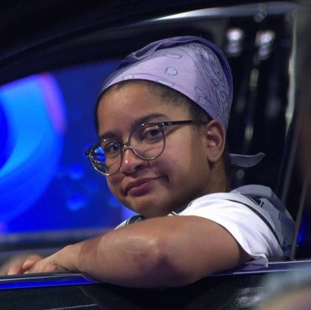 matheus's tweet photo. eu acho que a @GeelyAutoBrasil devia dar um carro para tia Milena. ela é a única na final sem carro! #BBB26 https://t.co/pUQKDEHa0a