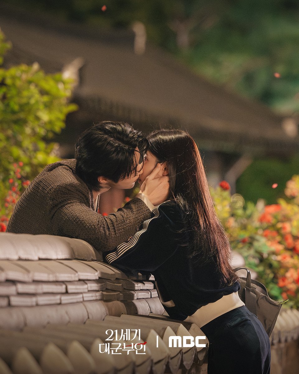 감히 이렇게 아름다운 걸 봐도 될까요?
오늘은 여기 눕겠습니다🫠

#21세기대군부인
금토 밤 9시 50분 MBC 방송

#아이유 #변우석 #노상현 #공승연
#21세기대군부인 #MBC금토드라마
#mbcdrama #MBC