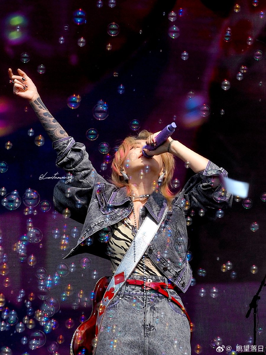 SkHussin74550's tweet image. Catch the live magic tonight!  Our star performer’s 2-hour show starts at 7 PM—front-row seats still up for grabs! Tag a friend who’d scream for this! #LiveEntertainment #MustSee