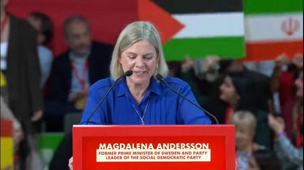 cyrus_razavi's tweet image. Magdalena Andersson, Sveriges første kvindelige statsminister, som i dag er leder af oppositionen i den svenske Riksdag. #dkmedier #dkpol

Med to terrorflag og voldtægtsflag i baggrunden. 👇
