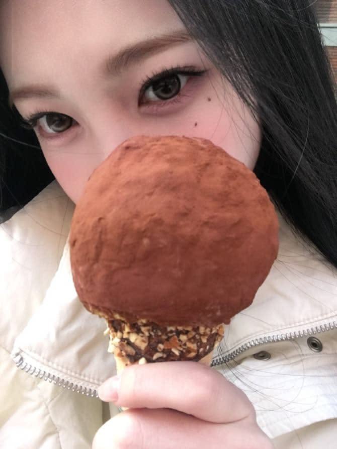 Sweetpea, tweet media