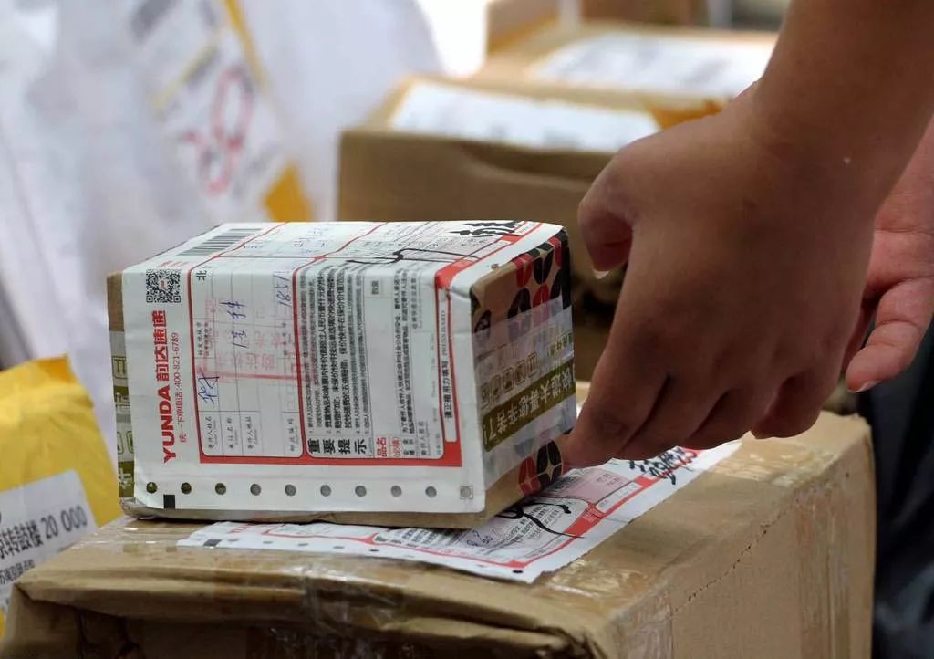 NgongEmelda's tweet image. Just unboxed my latest parcel!  Check out these cute stationery u0026 a cozy knit scarf—perfect for fall vibes. What’s your recent favorite unboxing find  #Unboxing #ParcelJoy #FallEssentials