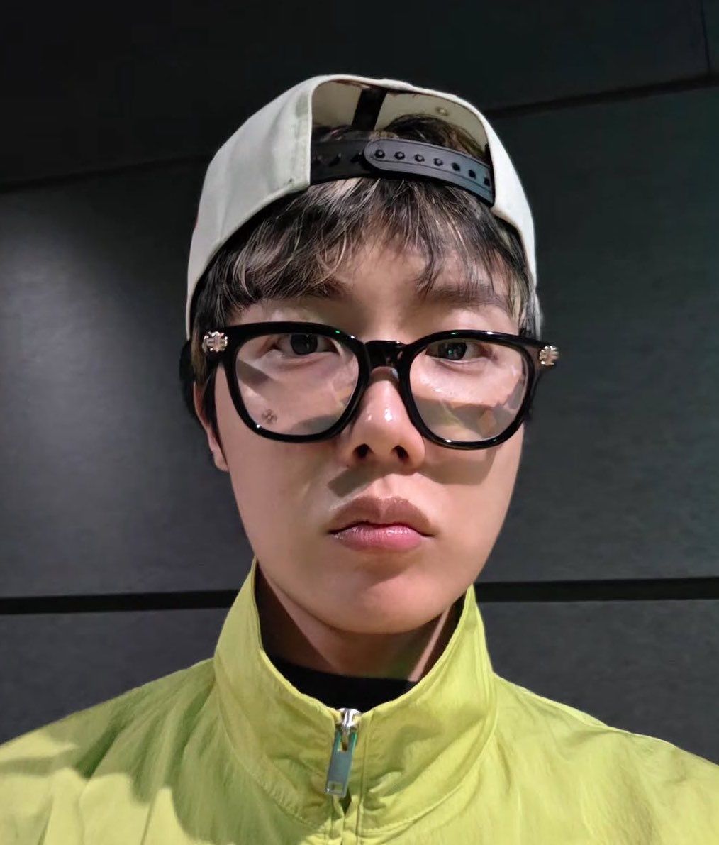jhopewaist's tweet photo. 👀 https://t.co/Bie225C42F