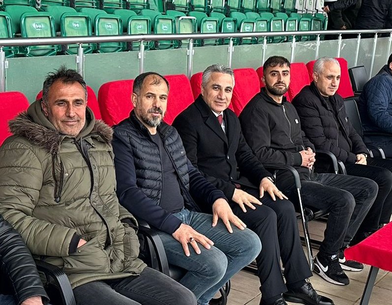 Ailemizin kulübü Çaytepe spor'un çeyrek final maçını Süper Lig tadında izledik.
1-0 kazandığımız maçta Takımımız Yarı finale yükseldi.
<a href="/12Atalay12/">M.ali zımagi</a> <a href="/vahdettinagin/">Vahdettin AĞIN 🇹🇷</a> <a href="/muhittinagin/">Muhittin AĞIN</a> <a href="/A_Y_A_T_A/">AHMET AYATA</a>  #enesalay #çaytepespor #balligi #zıktê #bingöl #genç