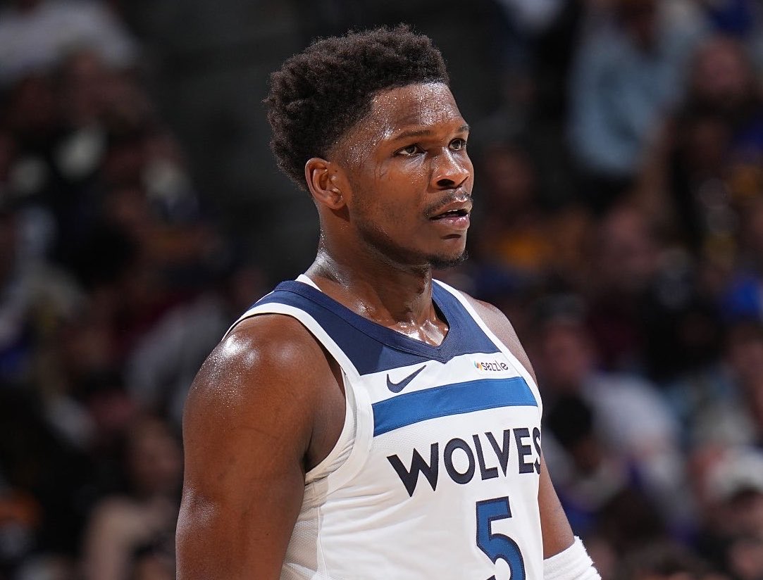 ANTHONY EDWARDS TONIGHT:

30 POINTS
10 REBOUNDS 
2 ASSISTS 
2 BLOCKS

MINNESOTA STEALS GAME 2 😤