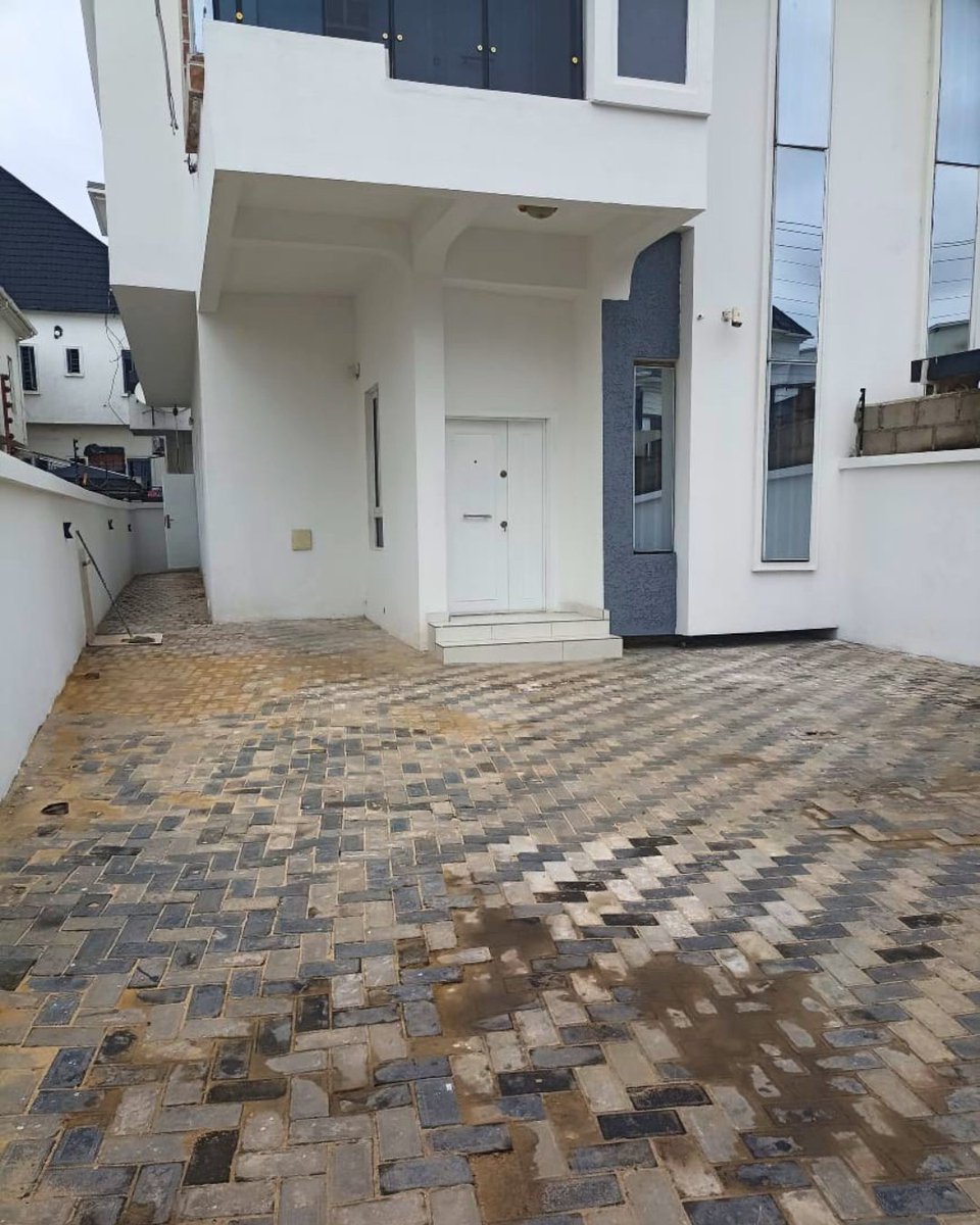 gentrustfield's tweet photo. 🏡 4-bedroom semi-detached duplex with BQ + fitted kitchen for rent in Osapa, Lekki. Secure estate, modern finishing, ₦15M per annum. Comfort meets prime location.  

📞 Call: +234 705 665 4345, +234 808 841 4149  

#LekkiHomes #PropertyForRent #GentrustfieldProperties https://t.co/eGSoQ2gMc4