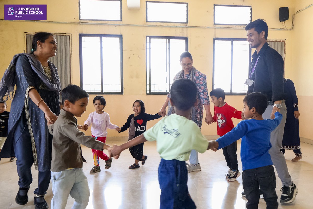 ghrpublicschool's tweet image. A fun-filled summer at GHRPS, Nagpur—where learning meets creativity through skating, music, dance &amp;amp; art! 🌟🎨 
#SummerCamp #FunLearning