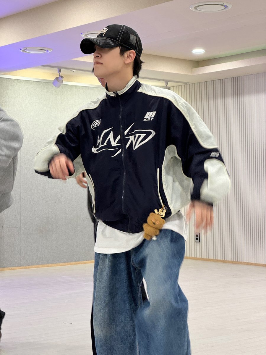 MCND_official tweet media