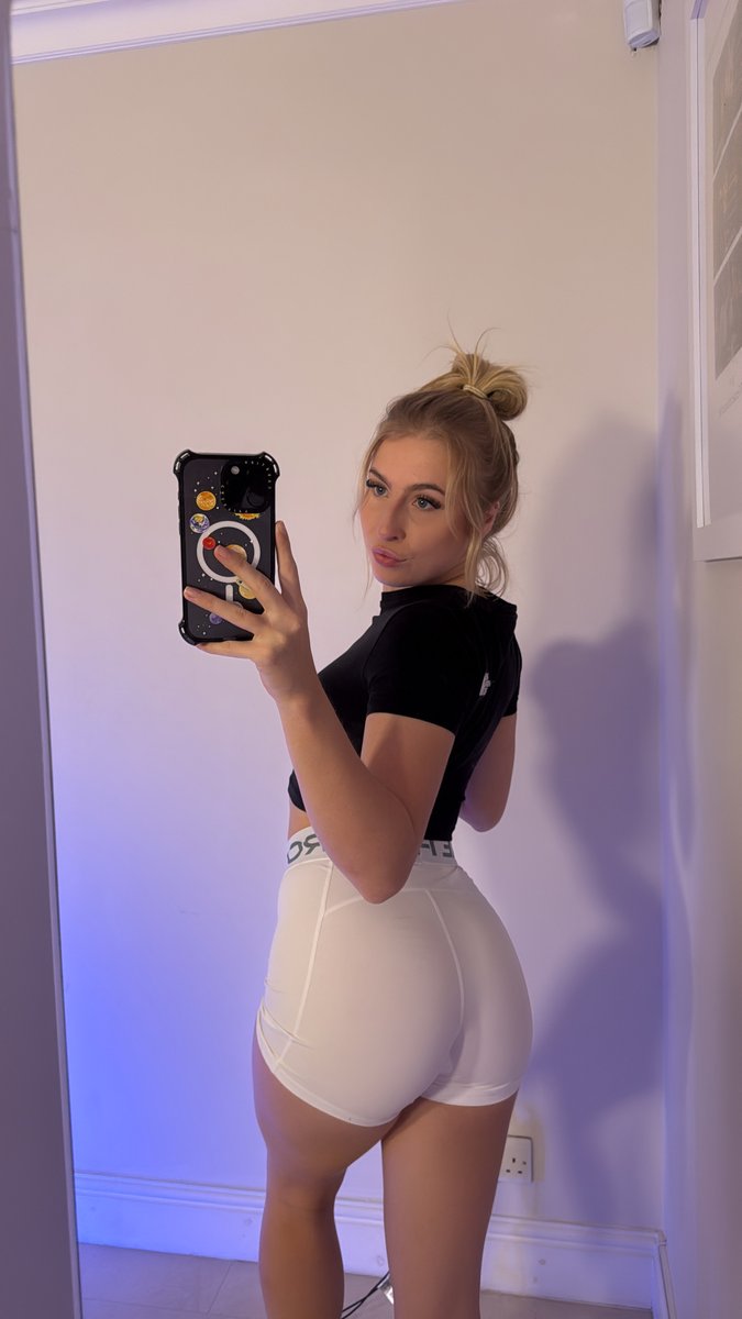 RealAstridWett tweet media