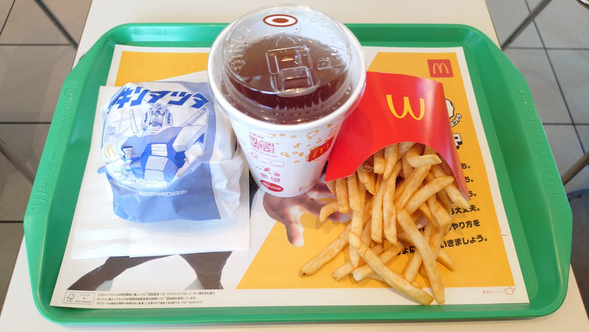 yawaraka_joshu's tweet photo. 人生初！チキンタツタを頂きました〜
ソースとお肉とキャベツがマッチしてて美味しかった！！ https://t.co/xyd7UEwQVo