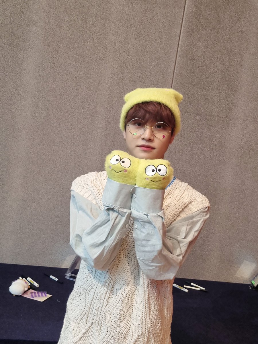 MCND_official tweet media