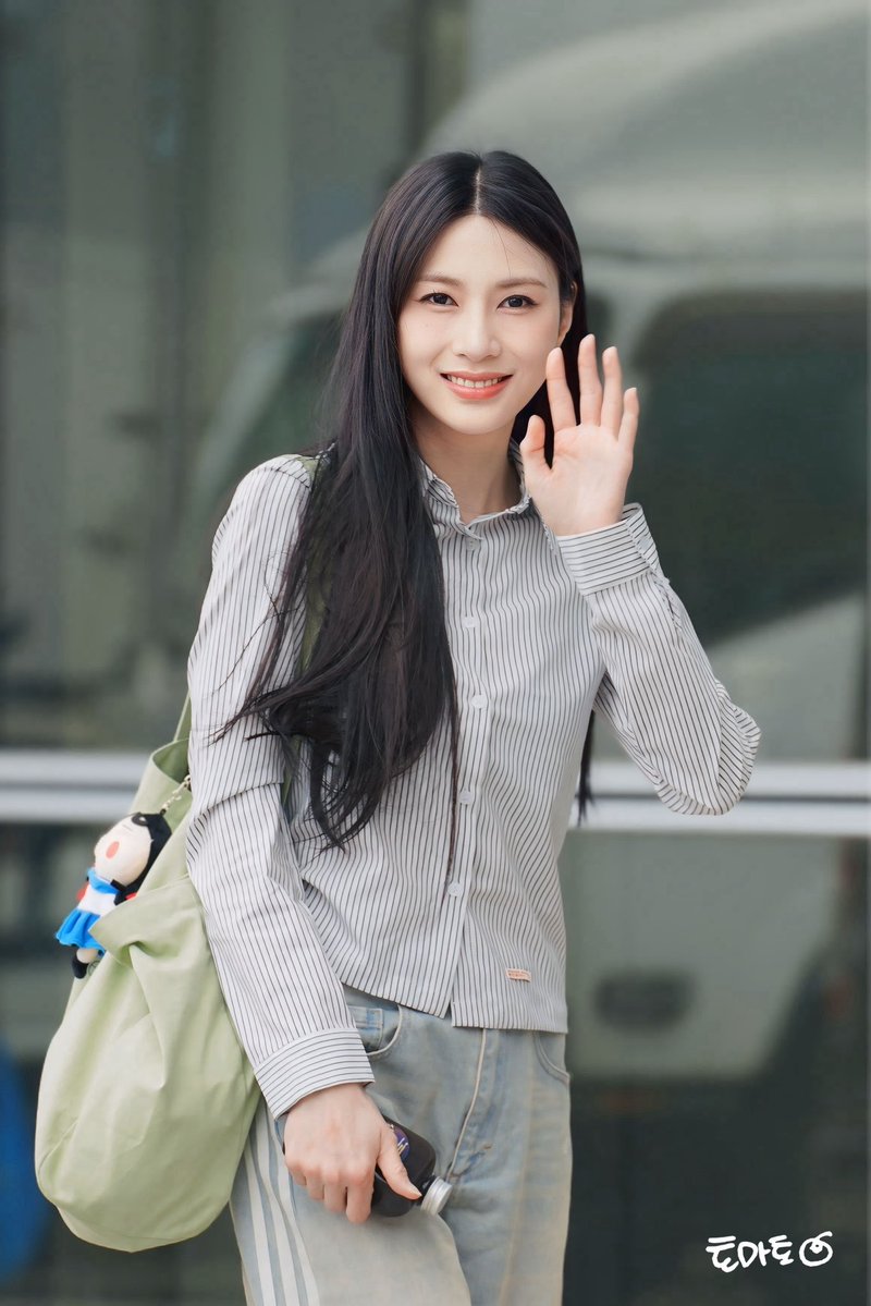 2026.04.21 HKG 🛫

#Apink #에이핑크 #EunJi #정은지 #은지
#Hayoung #오하영 #하영