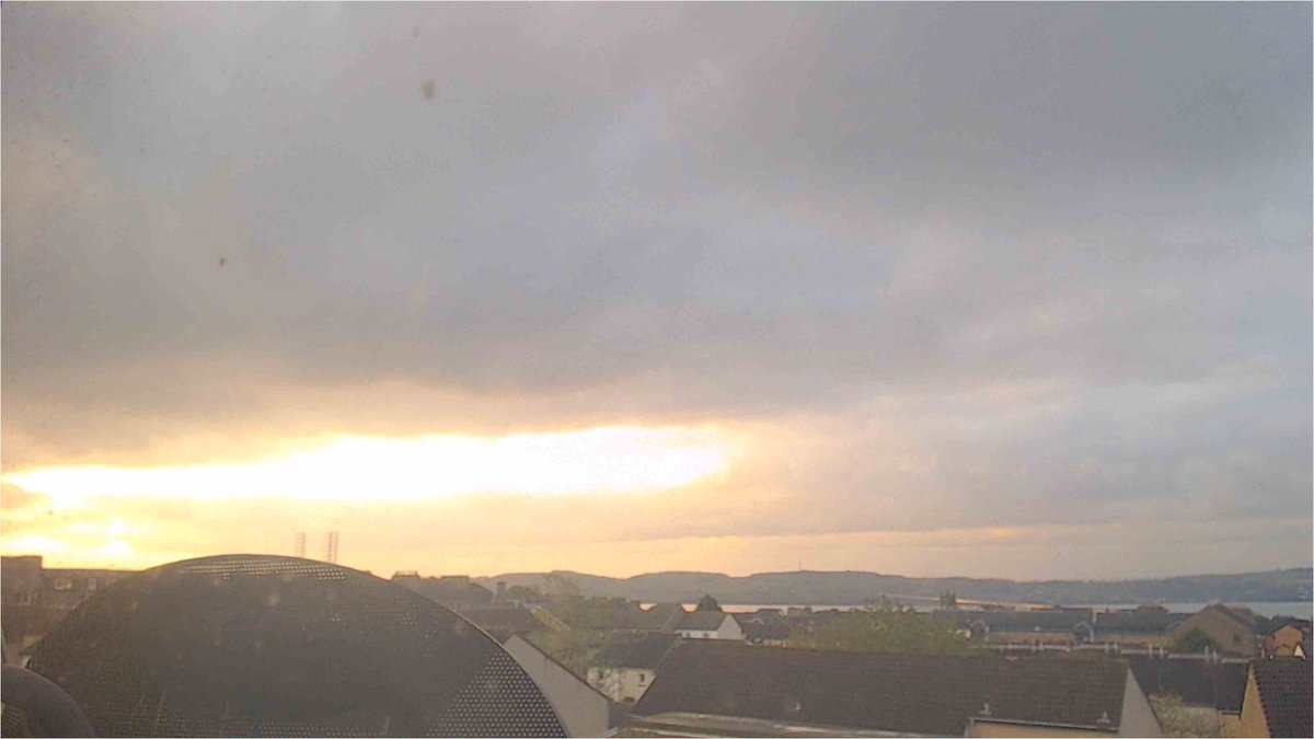 _DundeePerfect_'s tweet image. Cloudy start for #Dundee, the Clouds have been clearing.
Clouds moving left to right, coming in from the North Sea, so rare for a while.
