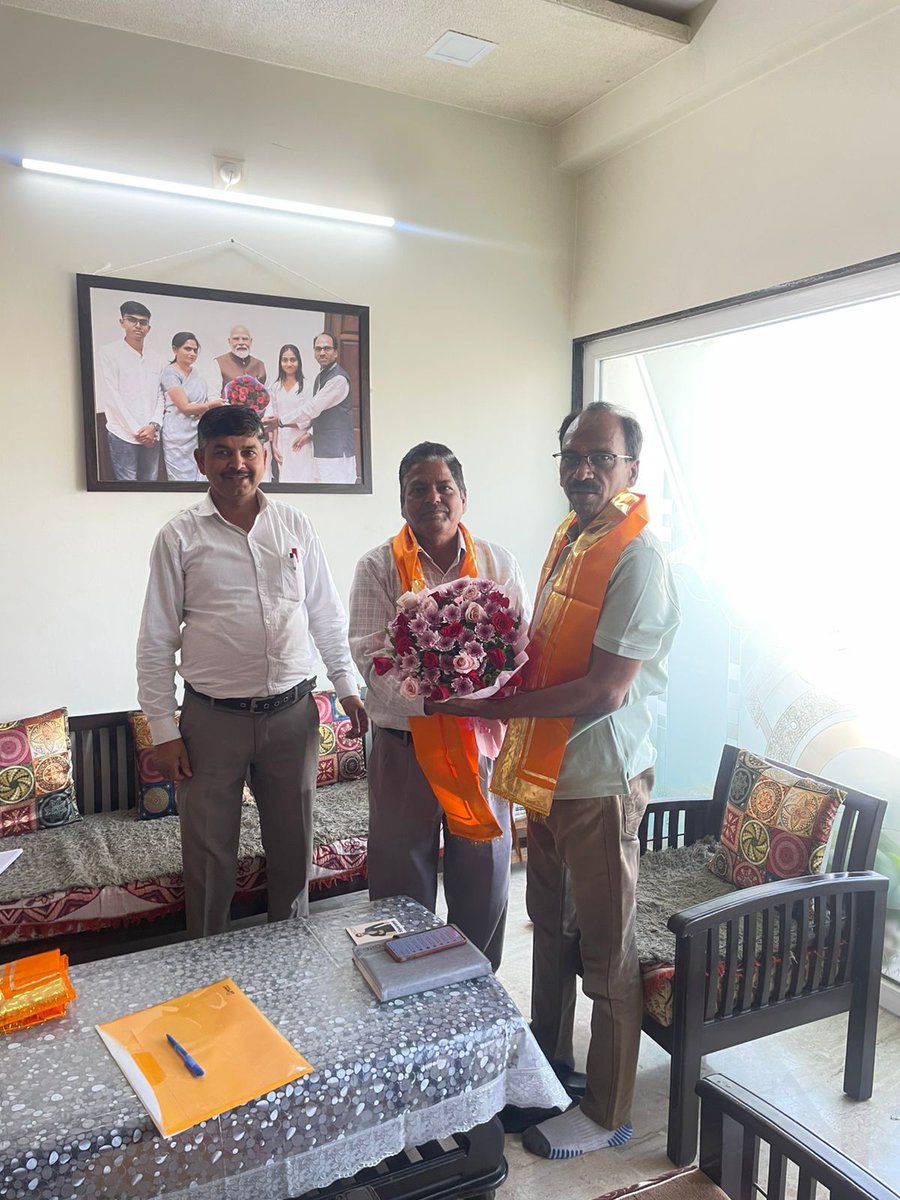 RawatML7's tweet image. 📍उदयपुर 

आज उदयपुर आवास पर जनसुनवाई।

“जनता की सेवा ही हमारा सर्वोच्च कर्तव्य है” — इसी संकल्प के साथ निरंतर कार्यरत। 

#loksabhaconstituency #Udaipur #JanSunwai