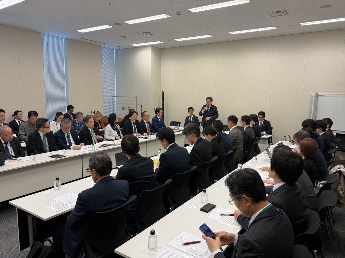 hayashi09615064's tweet photo. 衆議院第一議員会館にてJ-Beauty産業研究会（第7回）が開催され、成長戦略提言の取りまとめ、JBIからの提起、業界団体との意見交換をいたしました。
会合も第7回を迎え、回を重ねるごとに熱量が増してきており、今回は上野厚生労働大臣のご参加により一層の重厚感が加わりました。 https://t.co/MZZUsdXp0f