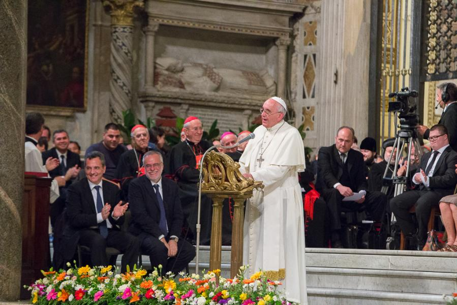santegidionews's tweet photo. 21 aprile 2025 - 21 aprile 2026. Nel primo anniversario della morte di papa Francesco, il ricordo di un papa e un pastore che tanto ha parlato al cuore della Chiesa e del mondo, ripercorrendo alcuni momenti con la Comunità. https://t.co/dyHzWFTTcF https://t.co/K20uFOmZ0D